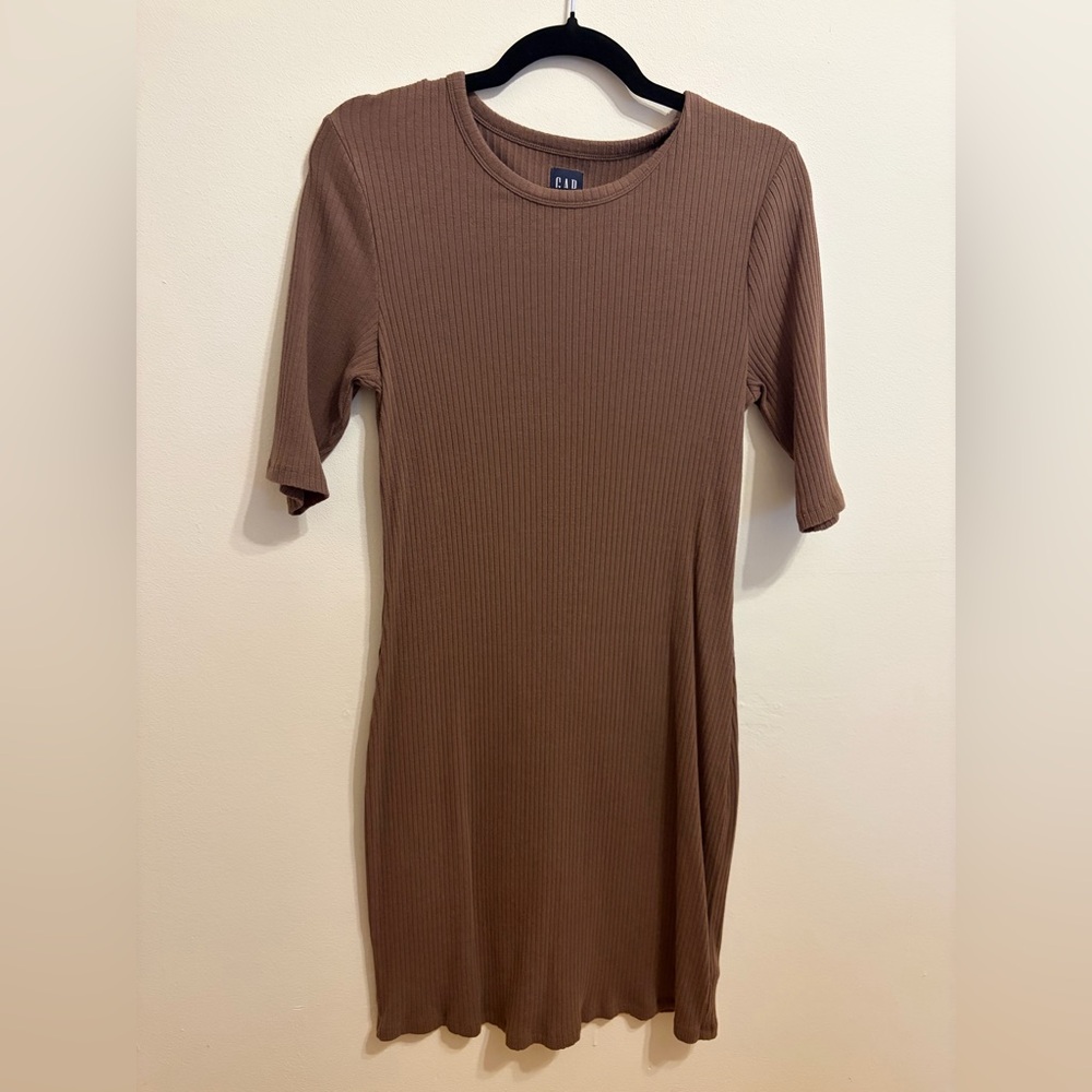 GAP Ribbed Short Sleeve Midi Dress in Brown